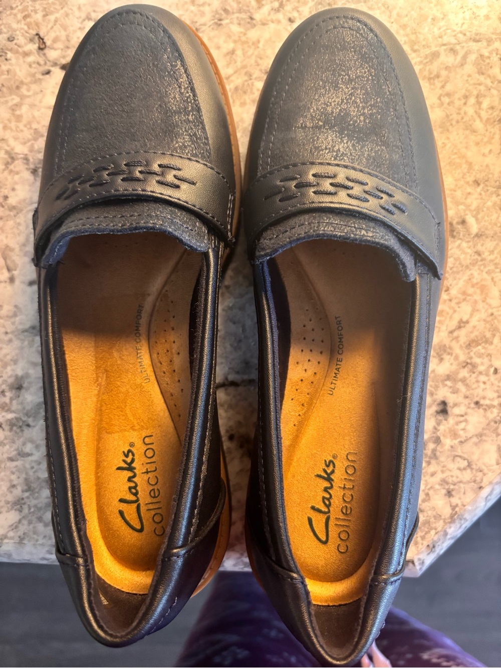 Clarks Collection women’s navy Slip-On Loafers in size 6